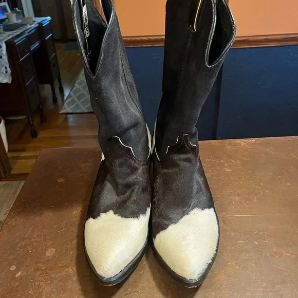 Cowhide cowboy boots - Picture 2 of 14